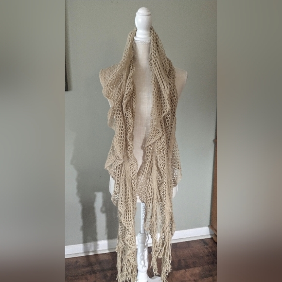 Beautiful Vintage Crocheted Shawl or Scarf - Sand w/ Sparkles - Picture 3 of 8